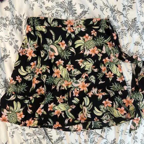 H&M Wrap Skirt - Picture 1 of 3